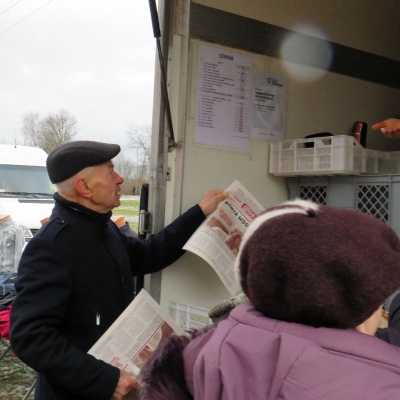 Targowisko w Lipsku - zbieranie podpisów i rozdawanie gazety 